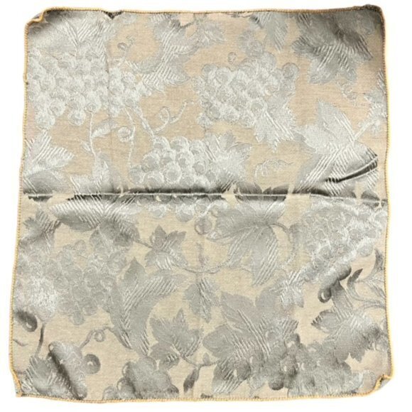 Set of 4 Cloth Dinner Napkins Green with Grape Vine Design 16” Square  Beautiful - Picture 4 of 6